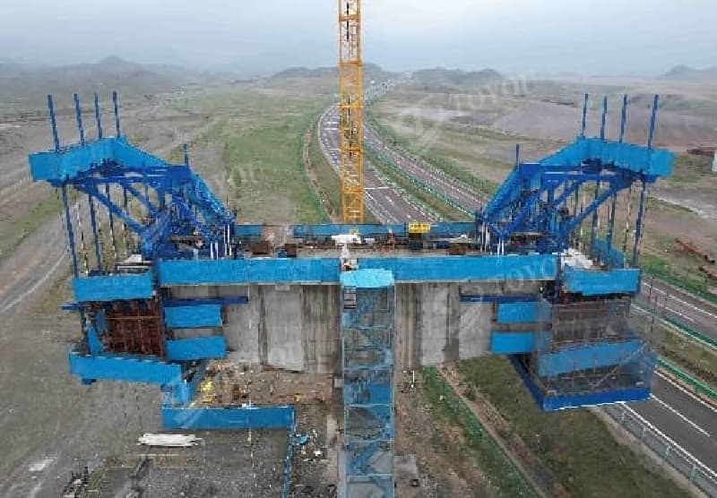 Great Wall-Crossing Mega Bridge of the Yinchuan-Bayanhot Railway